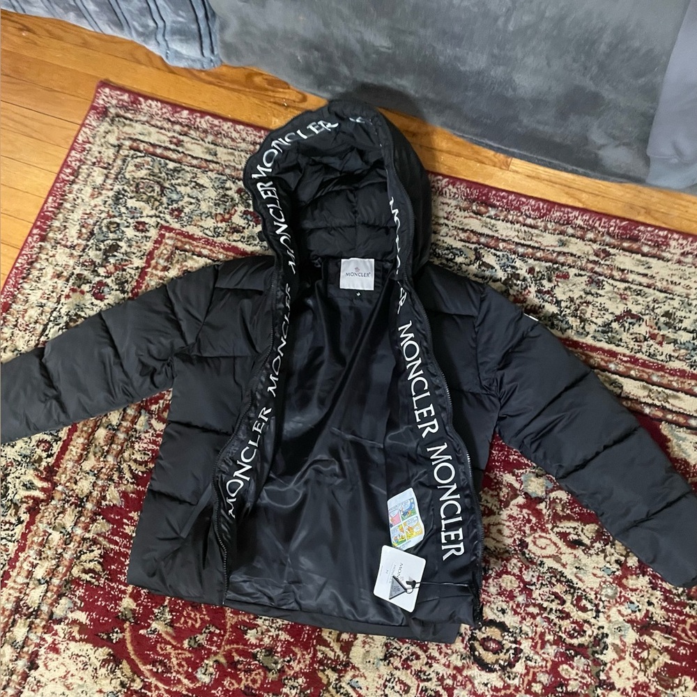 MONCLER
Black Montcla Short Down Jacket